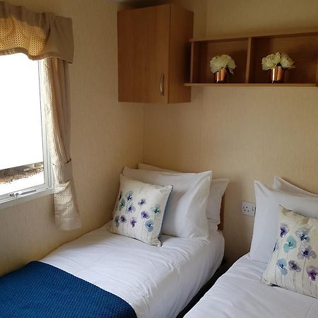 Отель Pitch & Canvas - Self Catering At Broad Oak Farm Таттенхолл Экстерьер фото