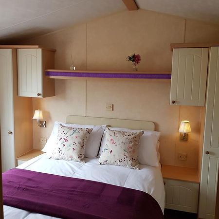 Отель Pitch & Canvas - Self Catering At Broad Oak Farm Таттенхолл Экстерьер фото