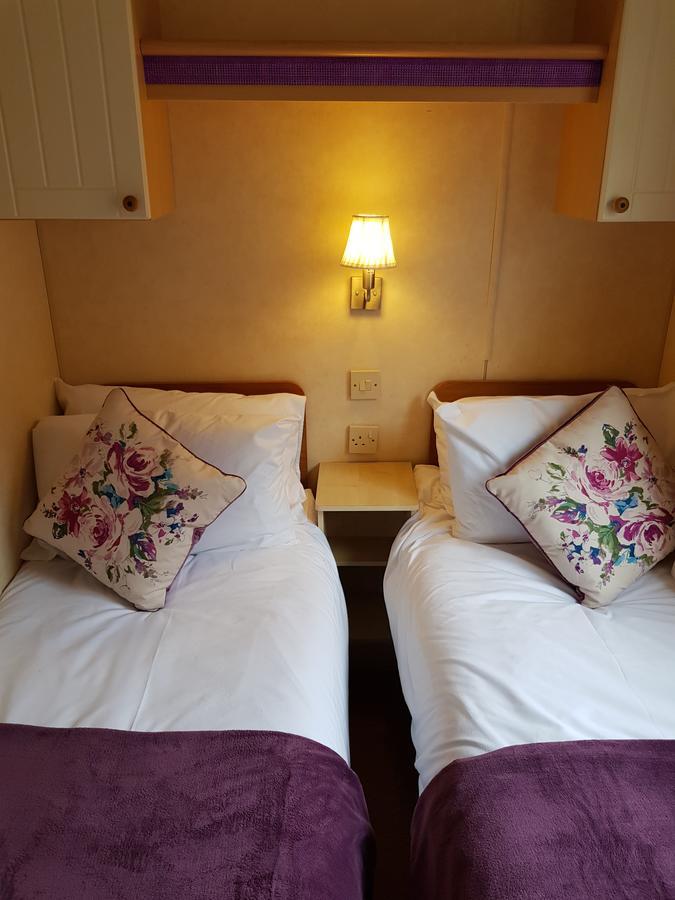 Отель Pitch & Canvas - Self Catering At Broad Oak Farm Таттенхолл Экстерьер фото