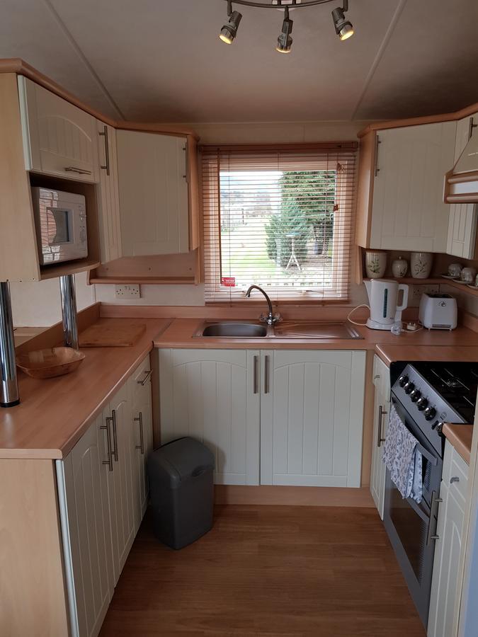 Отель Pitch & Canvas - Self Catering At Broad Oak Farm Таттенхолл Экстерьер фото