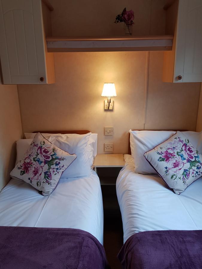 Отель Pitch & Canvas - Self Catering At Broad Oak Farm Таттенхолл Экстерьер фото